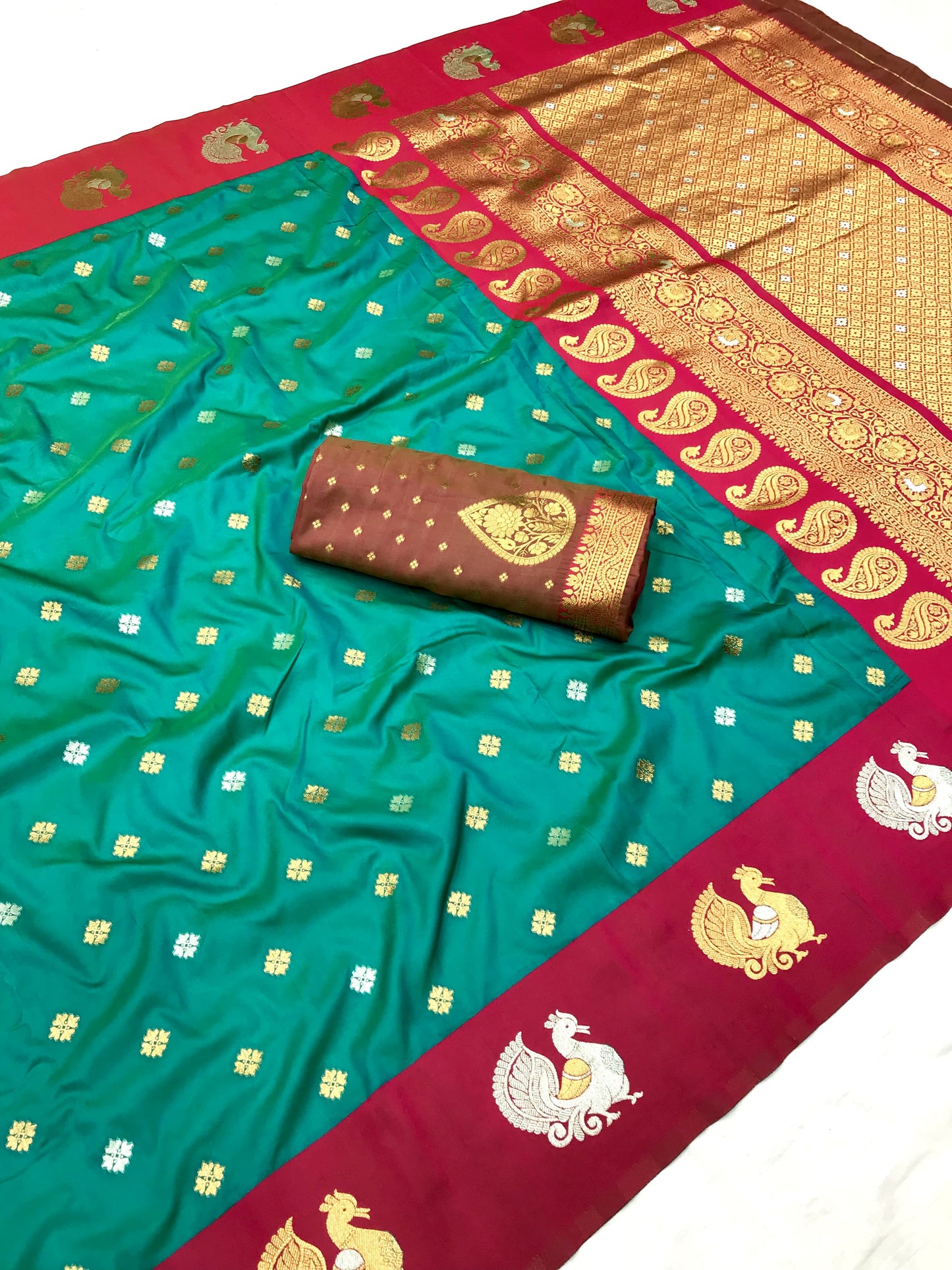 Peacock Motif Border Paithani
