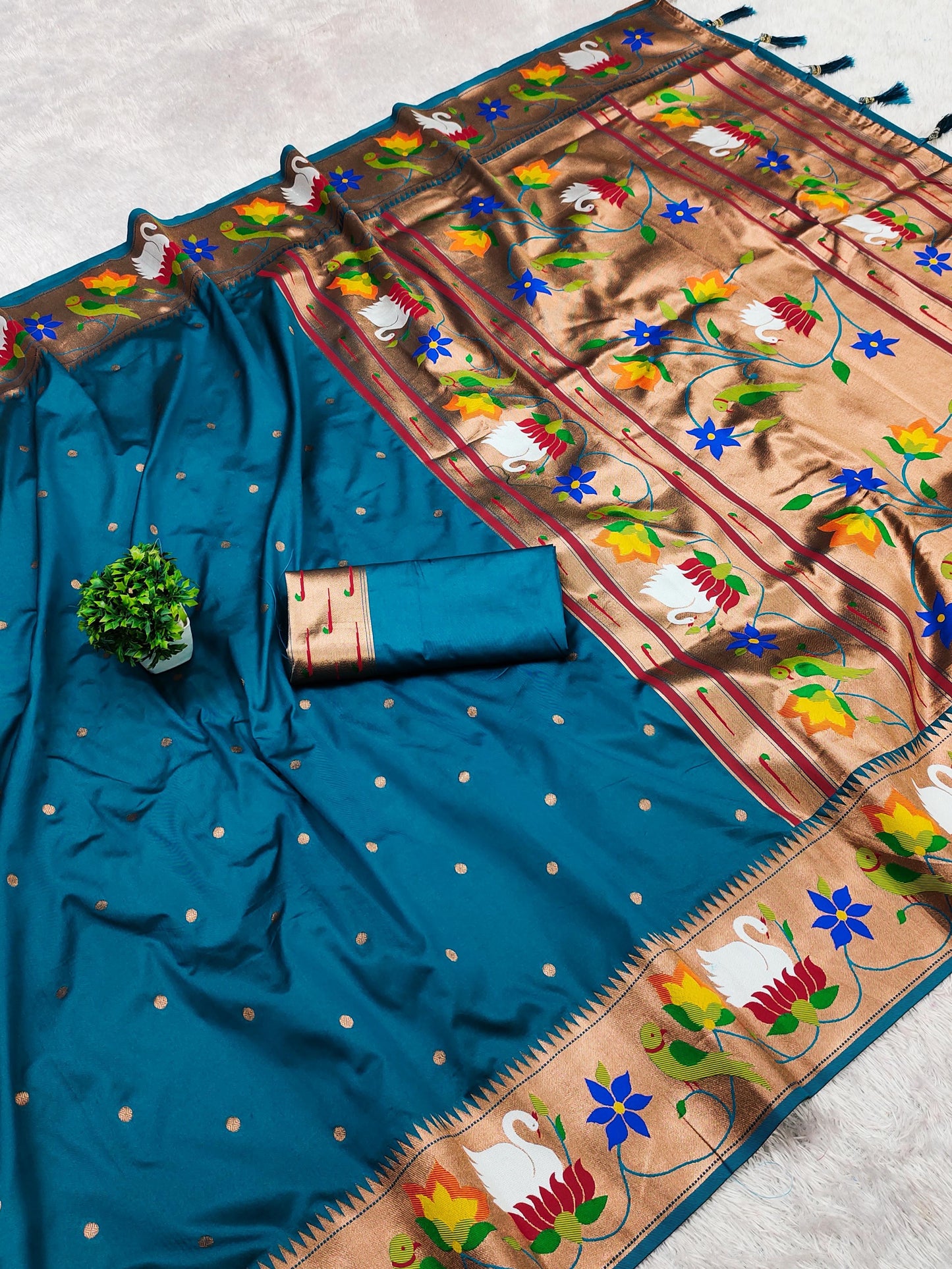 SBBP24- Swan Border Brocade Paithani !!
