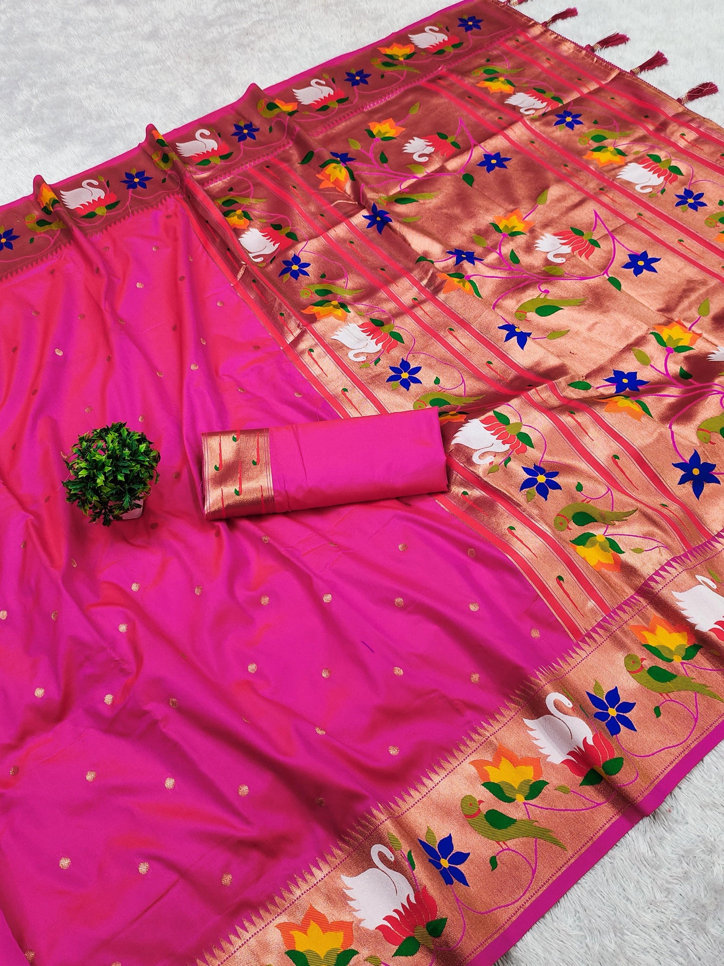 SBBP24- Swan Border Brocade Paithani !!
