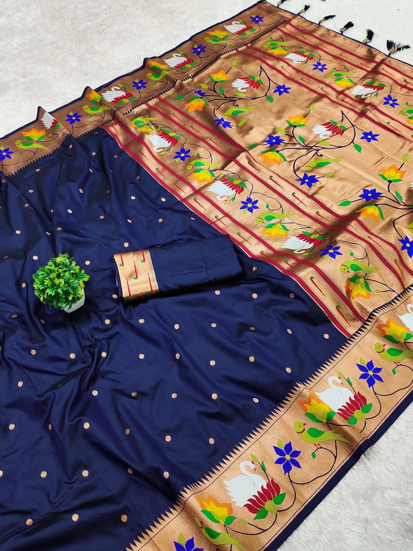 SBBP24- Swan Border Brocade Paithani !!