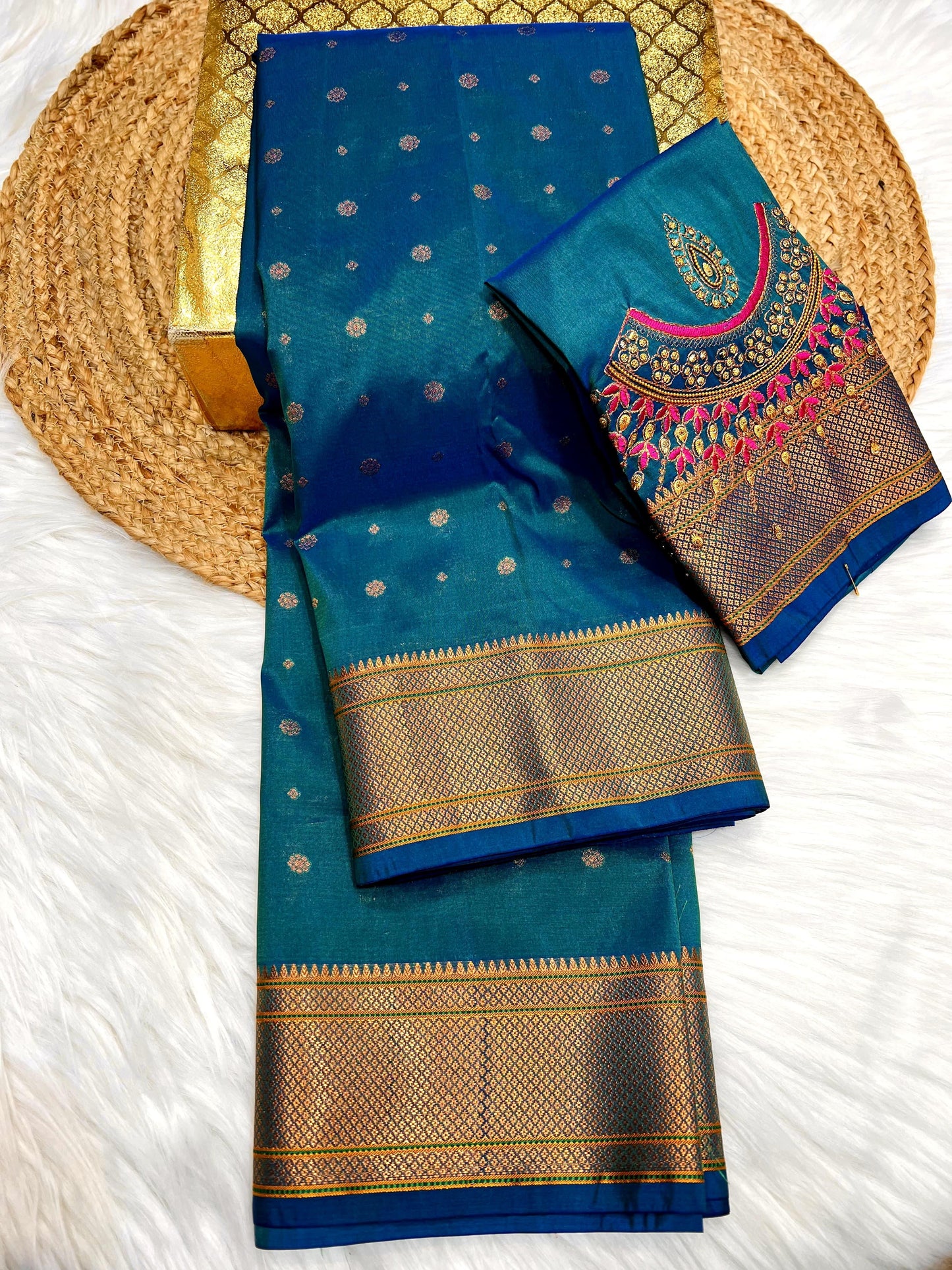 Tana Kalanjali Paithani