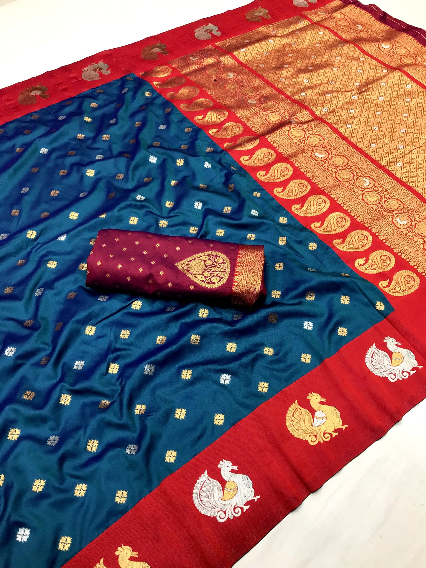 Peacock Motif Border Paithani
