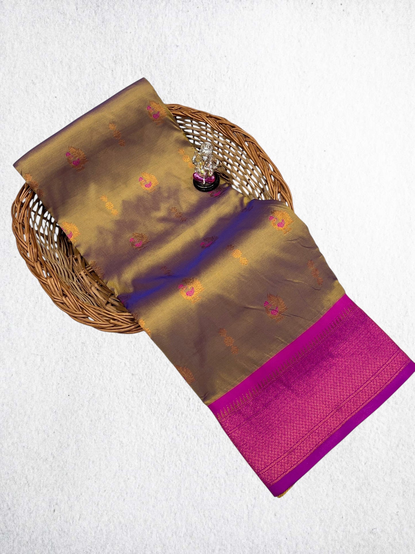 RTK01 - Rutuja Kadiyal Paithani