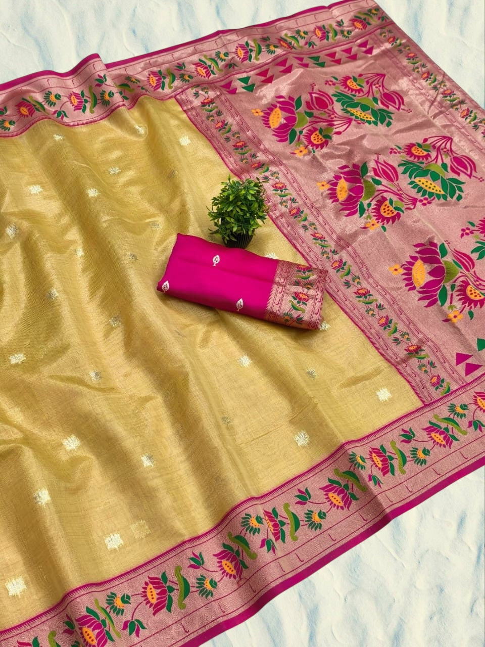 TL16 Tissue Lotus Paithani