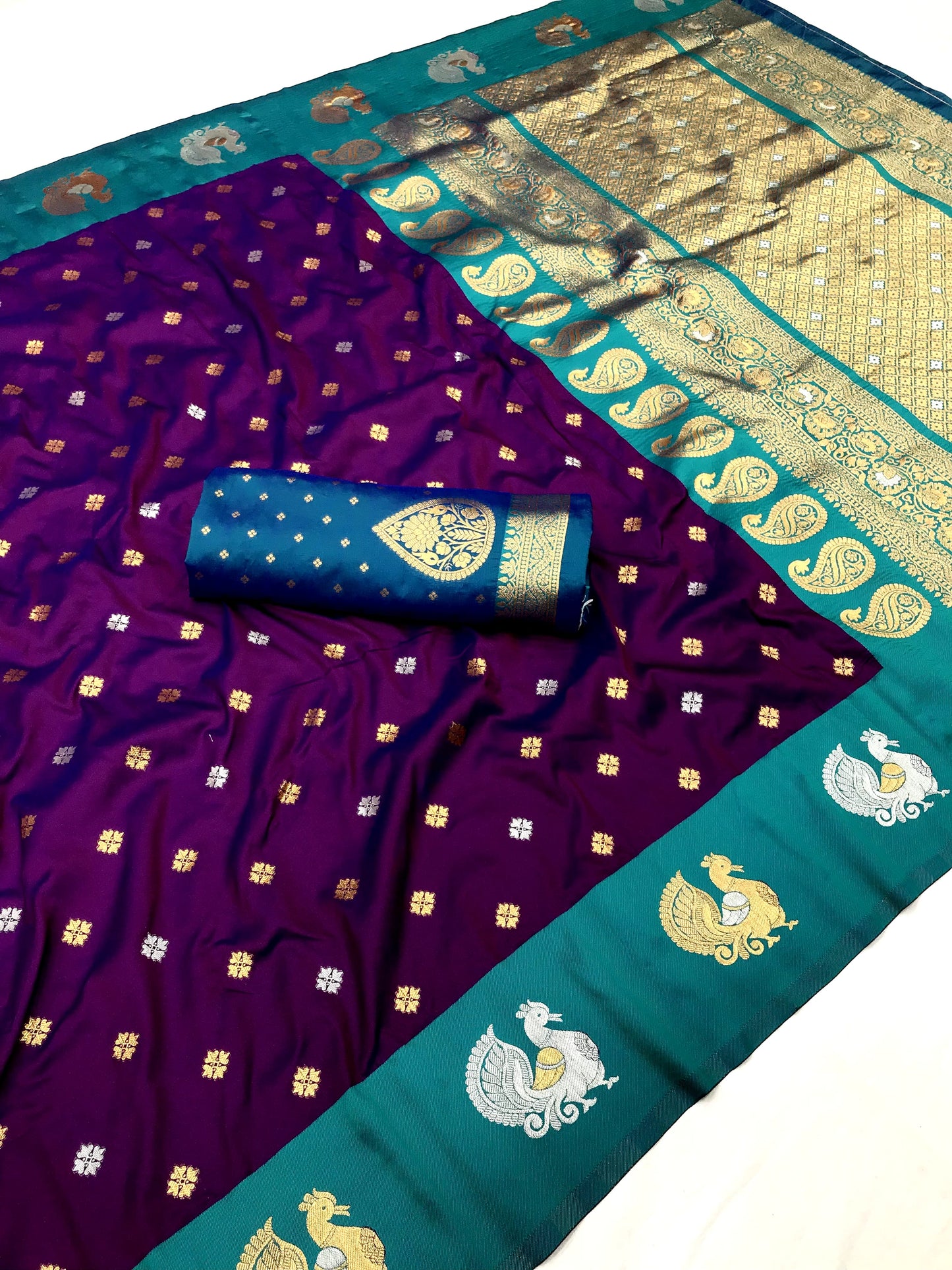 Peacock Motif Border Paithani