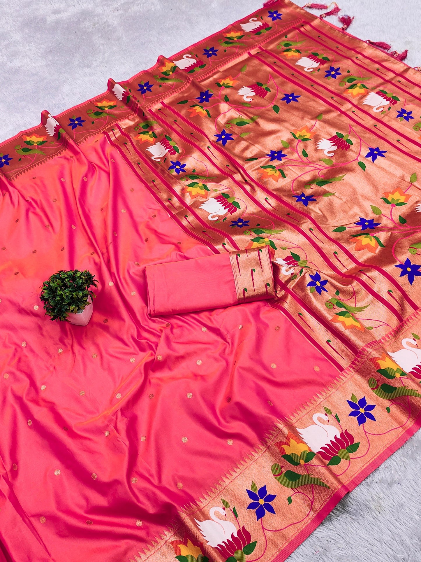 SBBP24- Swan Border Brocade Paithani !!