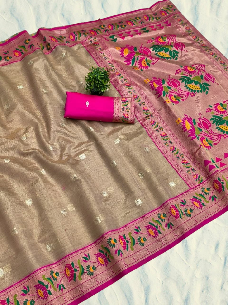 TL16 Tissue Lotus Paithani