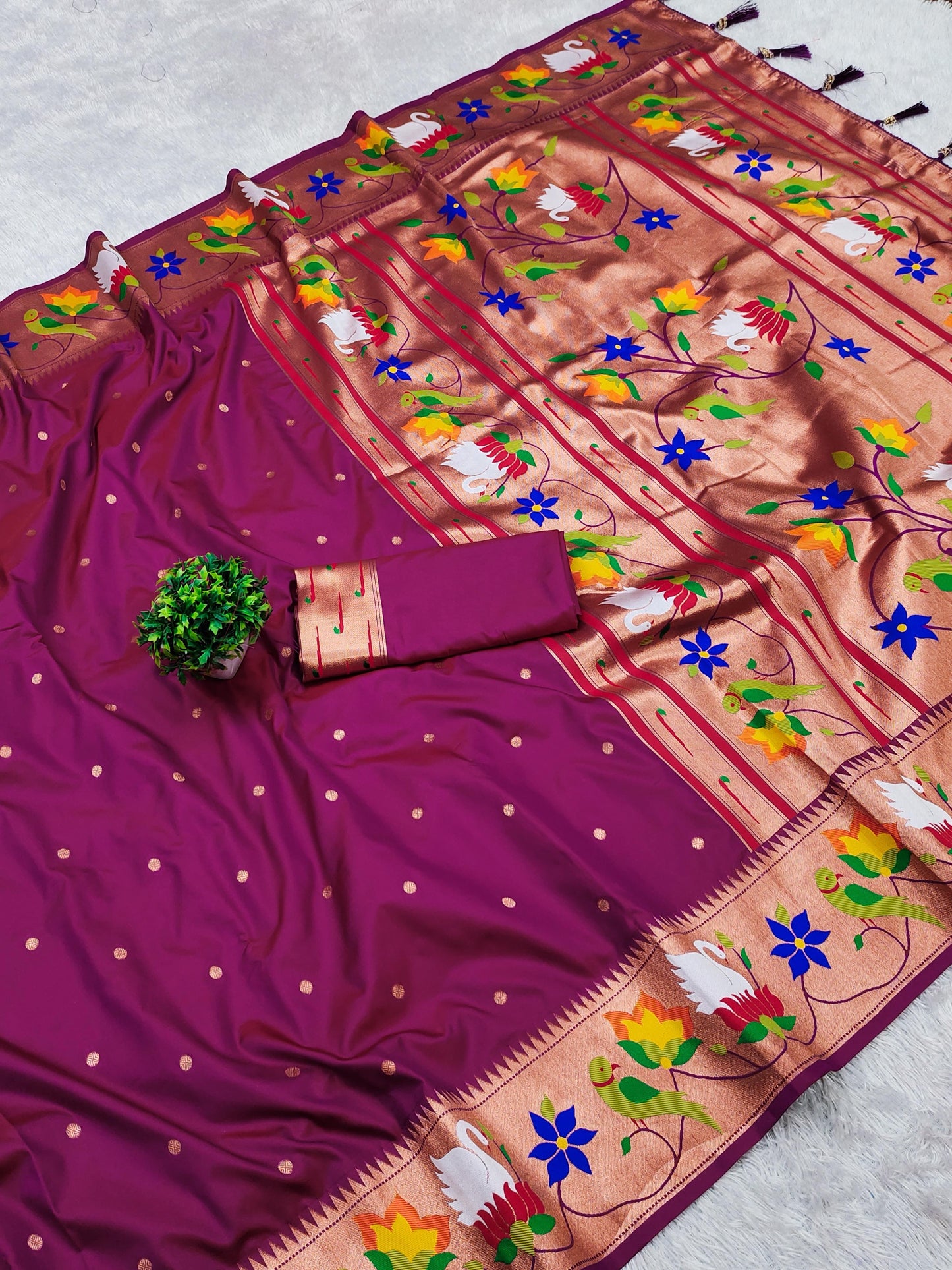 SBBP24- Swan Border Brocade Paithani !!