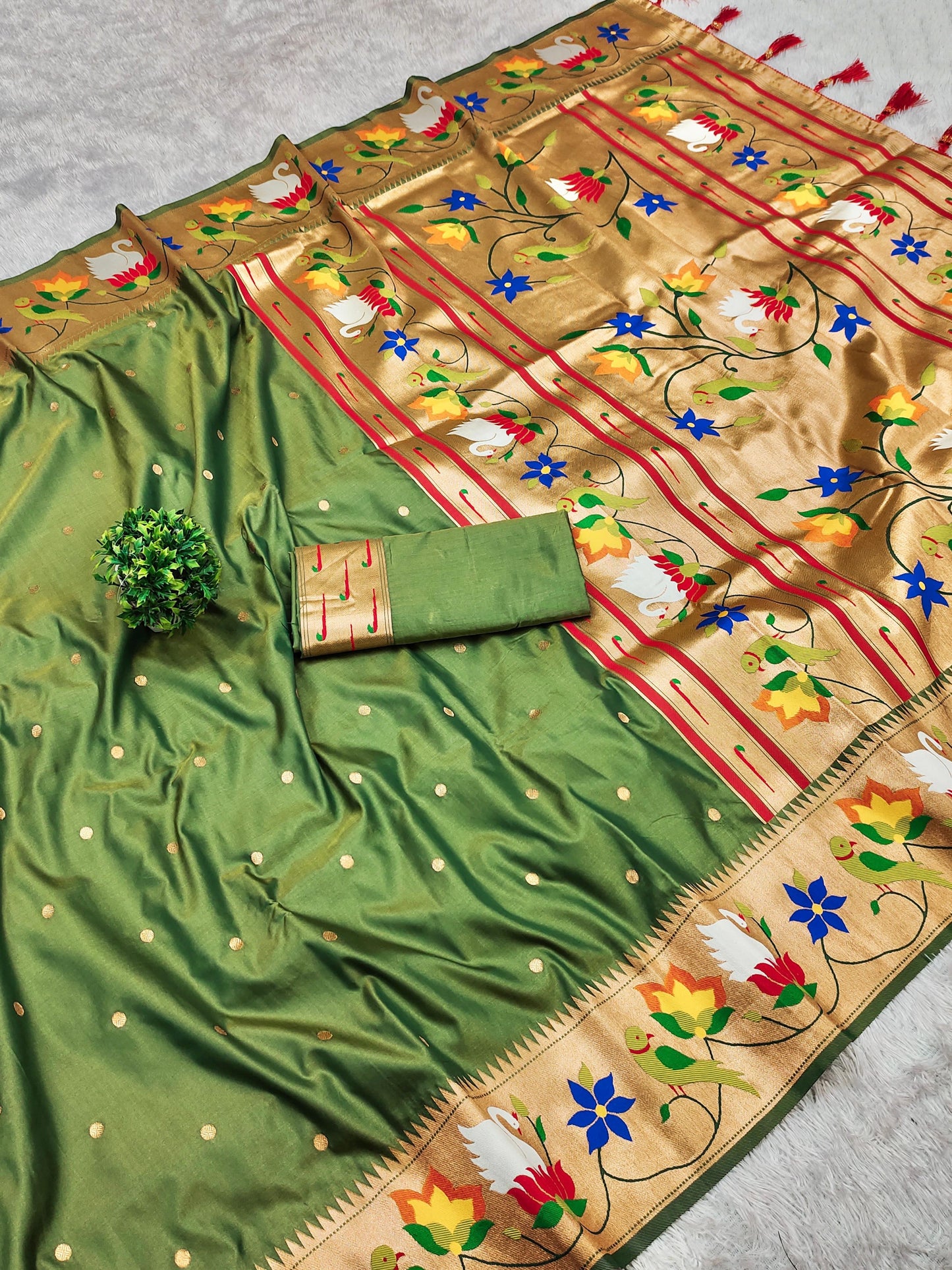 SBBP24- Swan Border Brocade Paithani !!