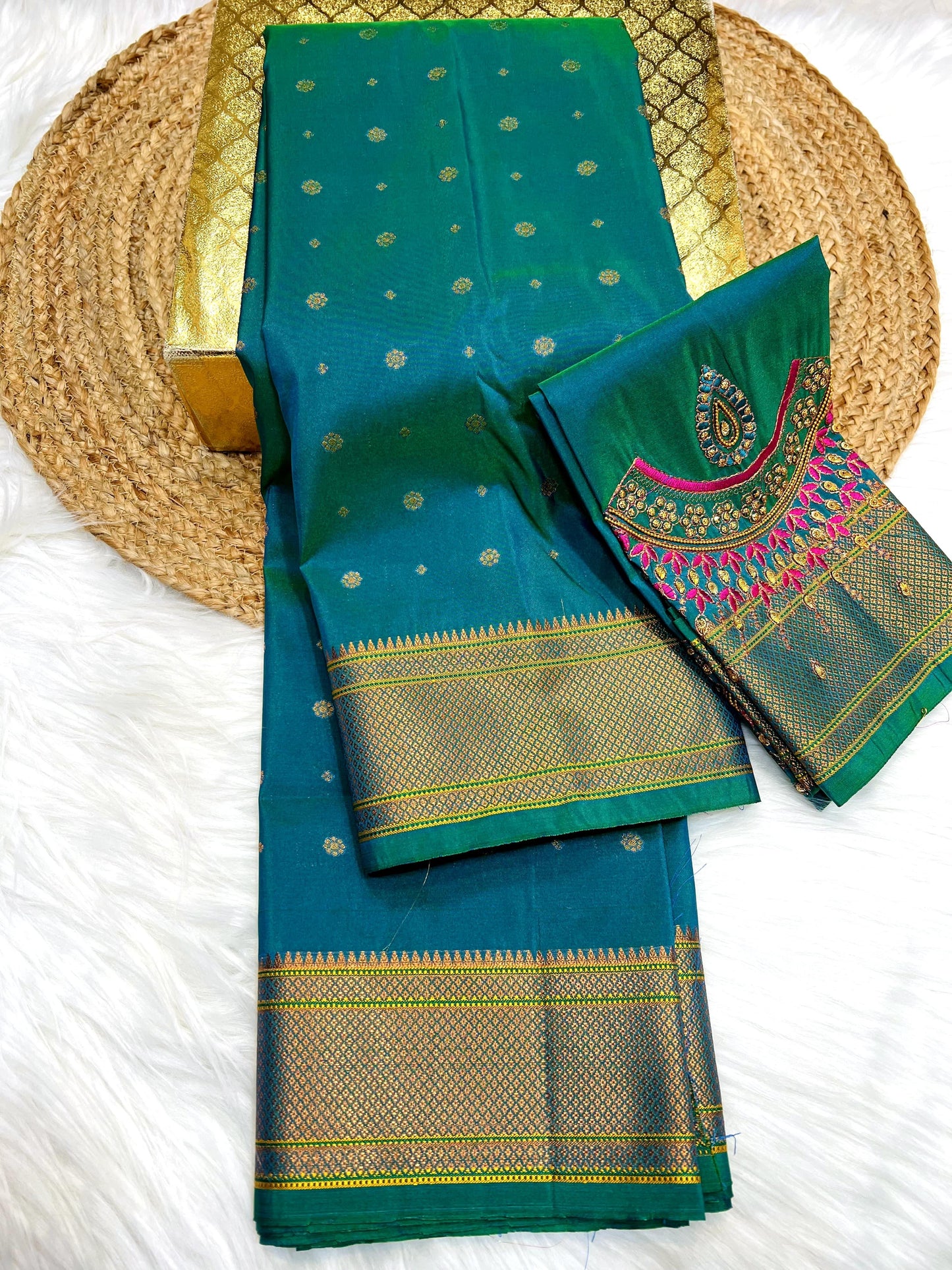 Tana Kalanjali Paithani