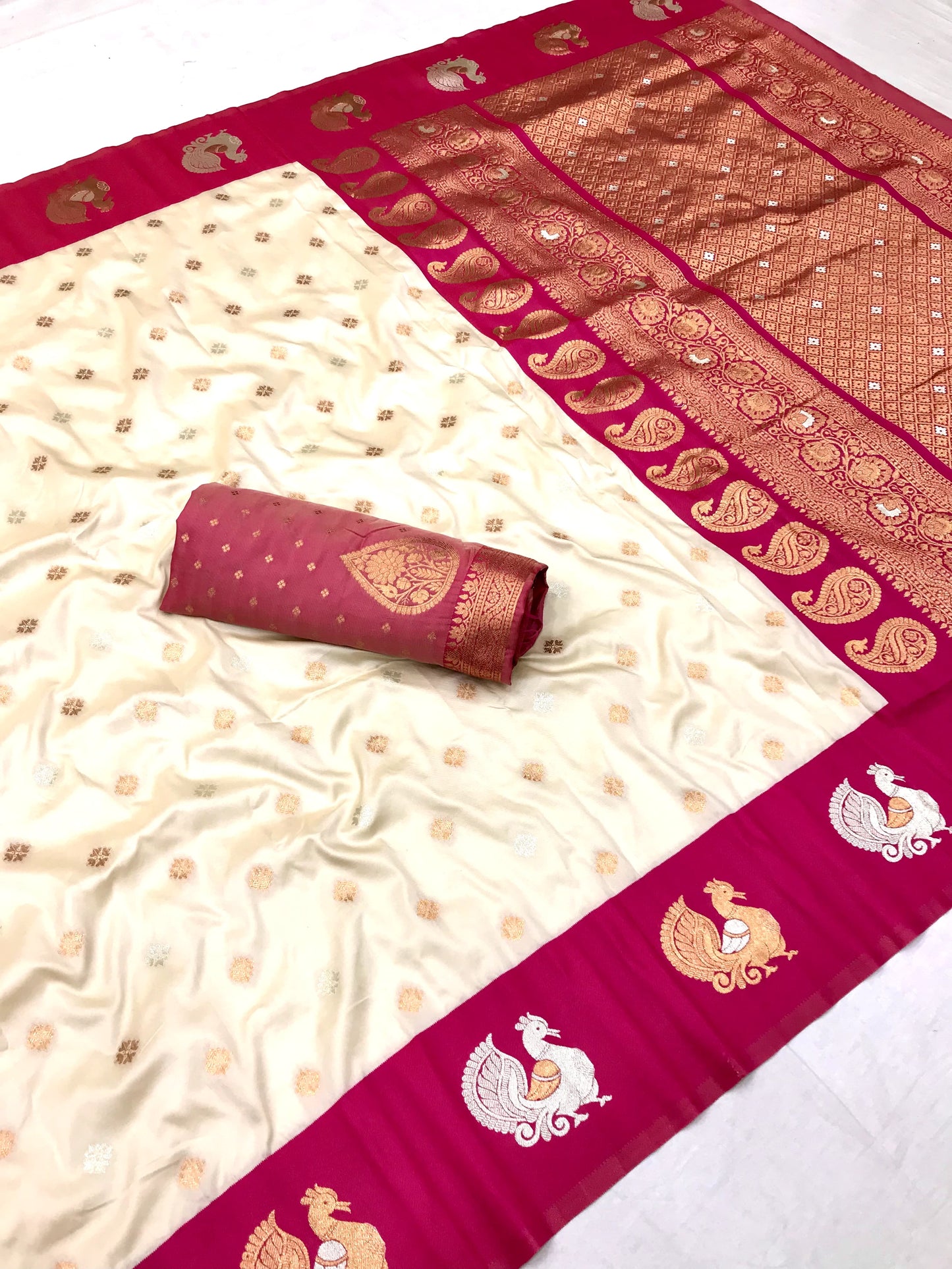 Peacock Motif Border Paithani
