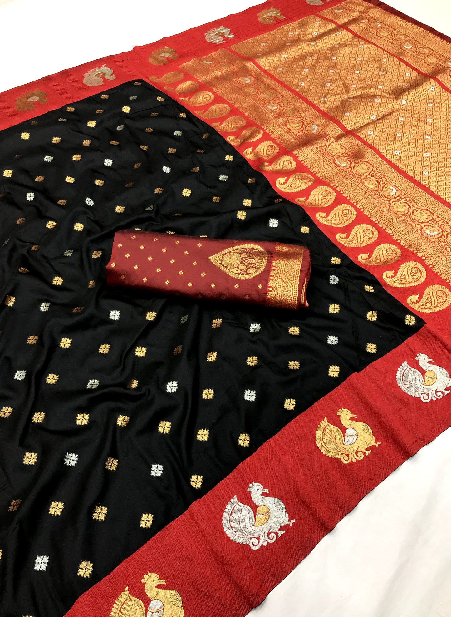 Peacock Motif Border Paithani