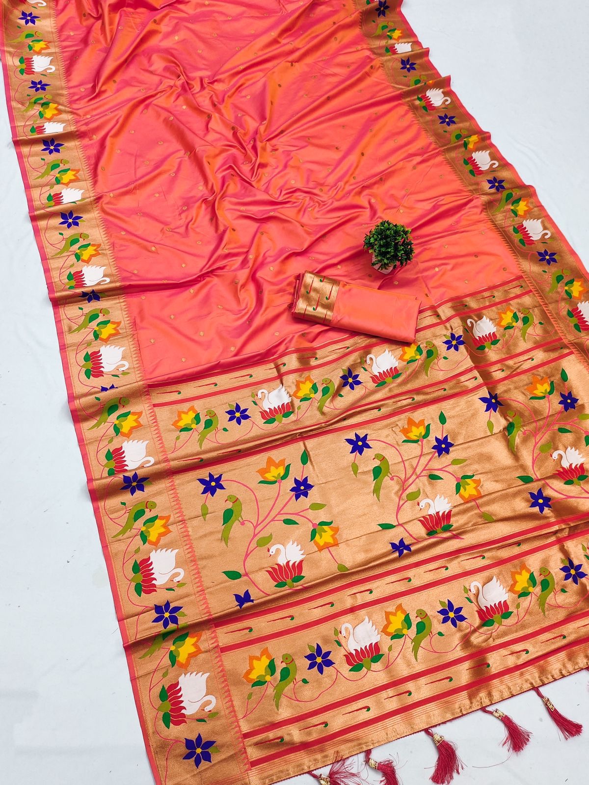 SBBP24- Swan Border Brocade Paithani !!