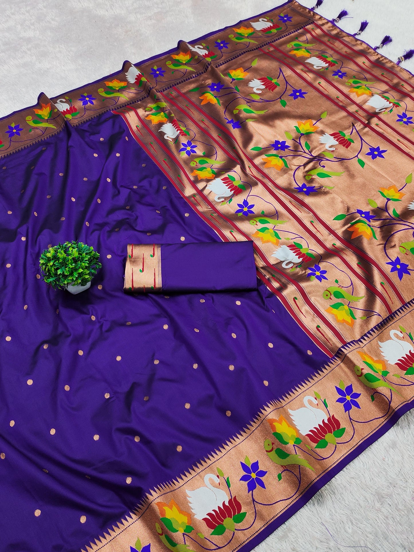 SBBP24- Swan Border Brocade Paithani !!