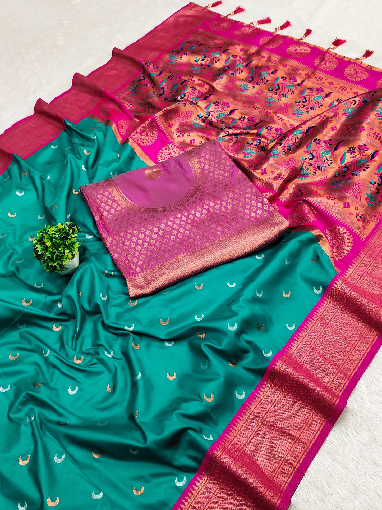 Sona Chandi Chandrakor Paithani