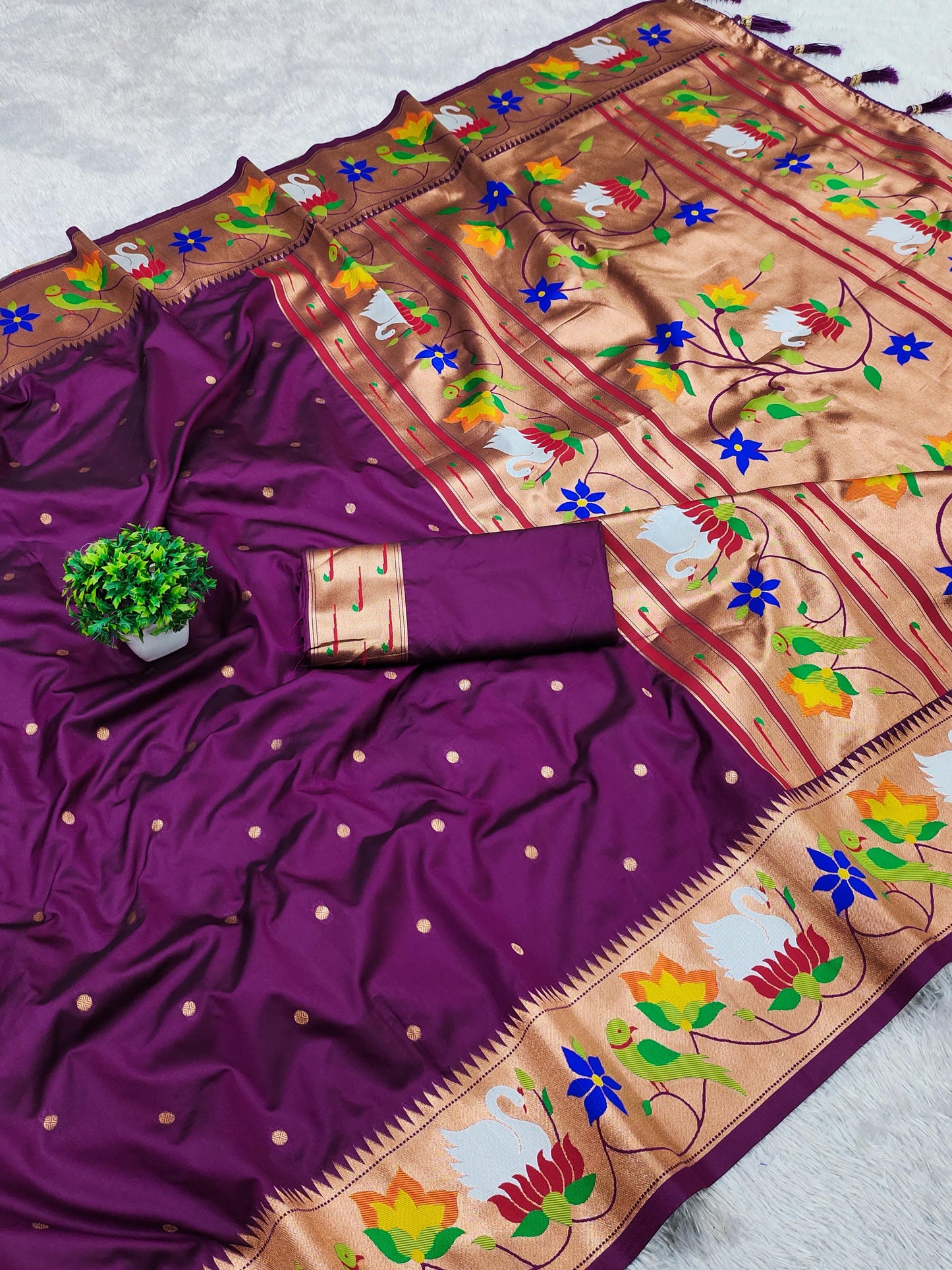 SBBP24- Swan Border Brocade Paithani !!
