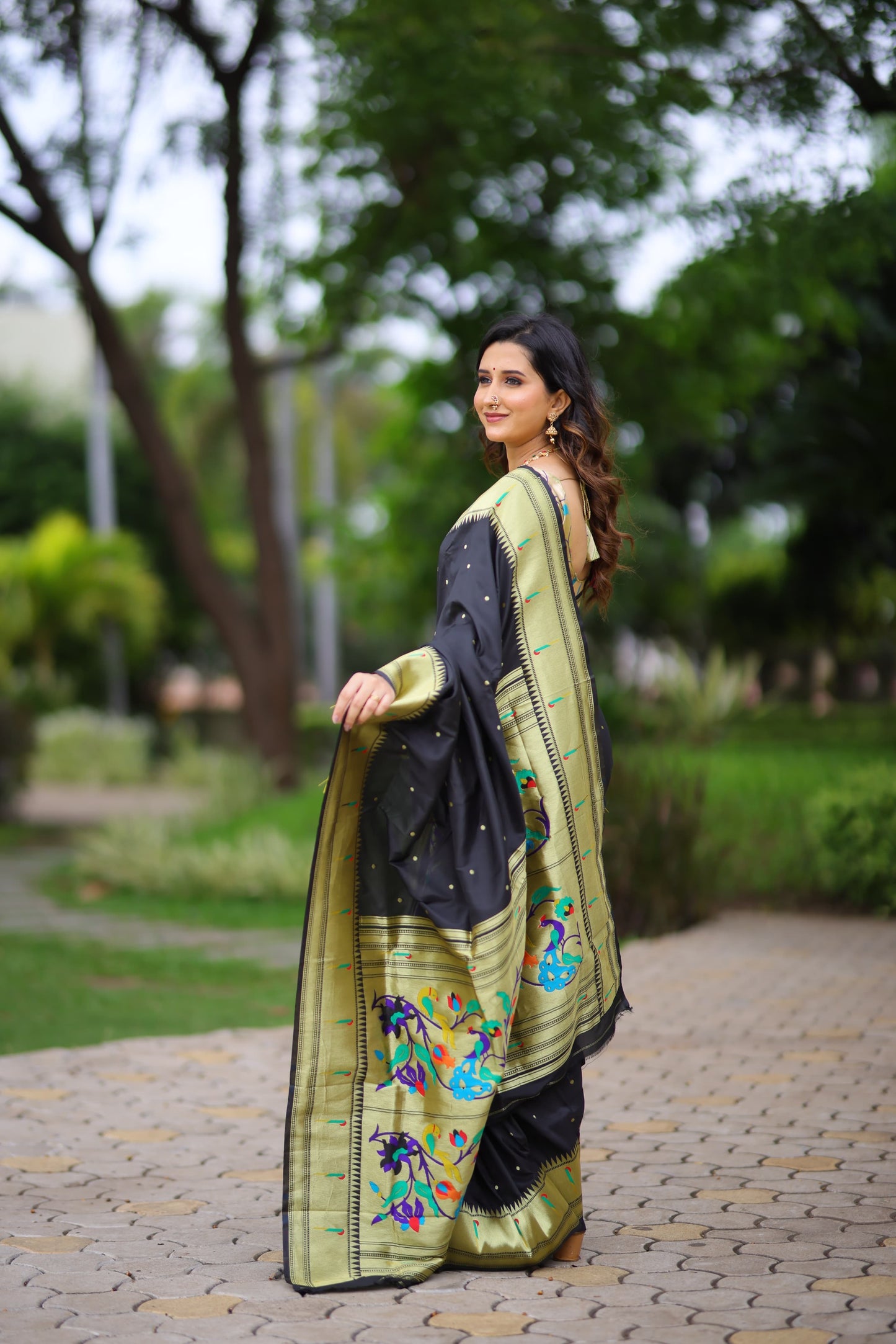 SMB01 - single Muniya Paithani