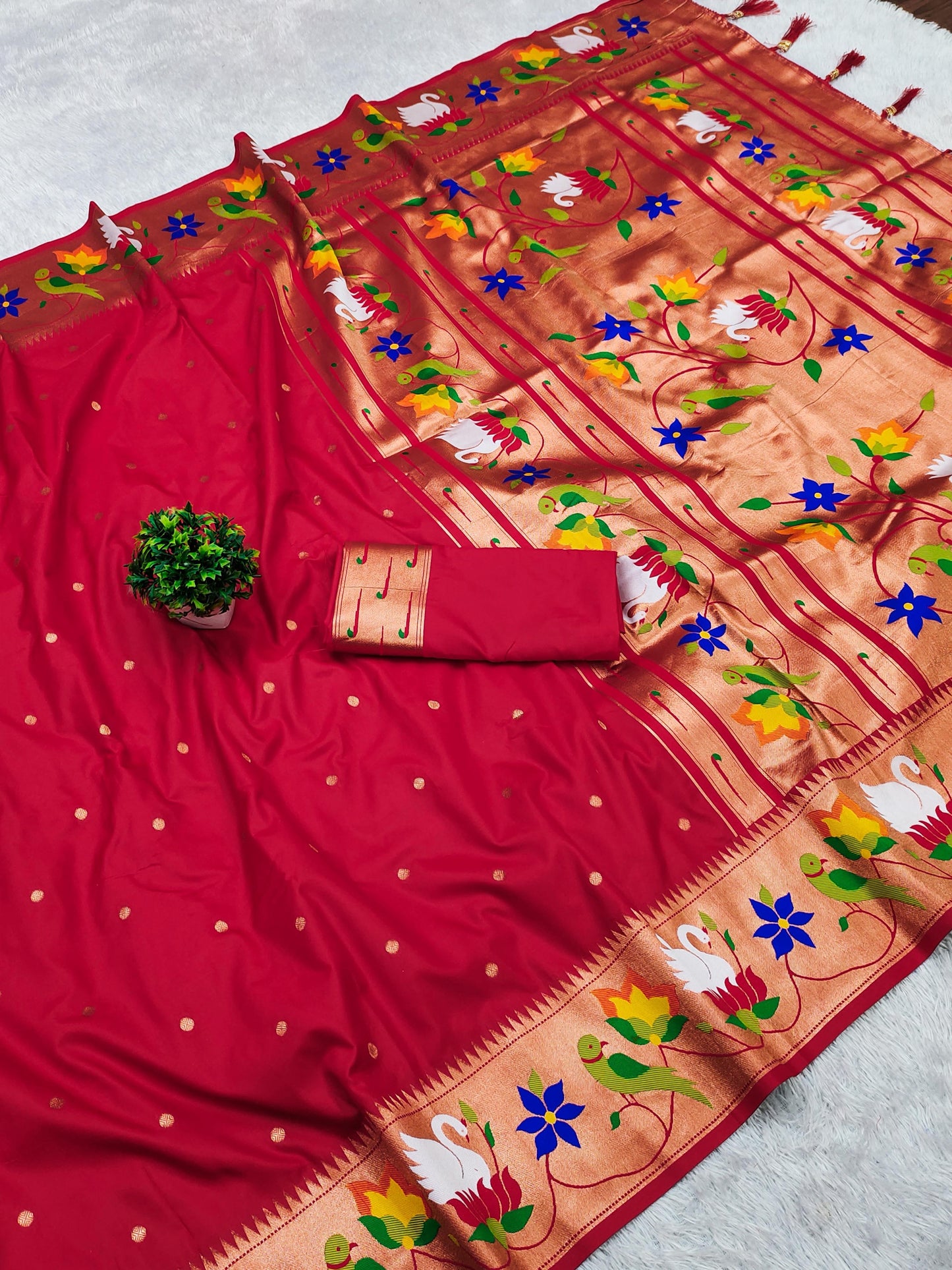 SBBP24- Swan Border Brocade Paithani !!