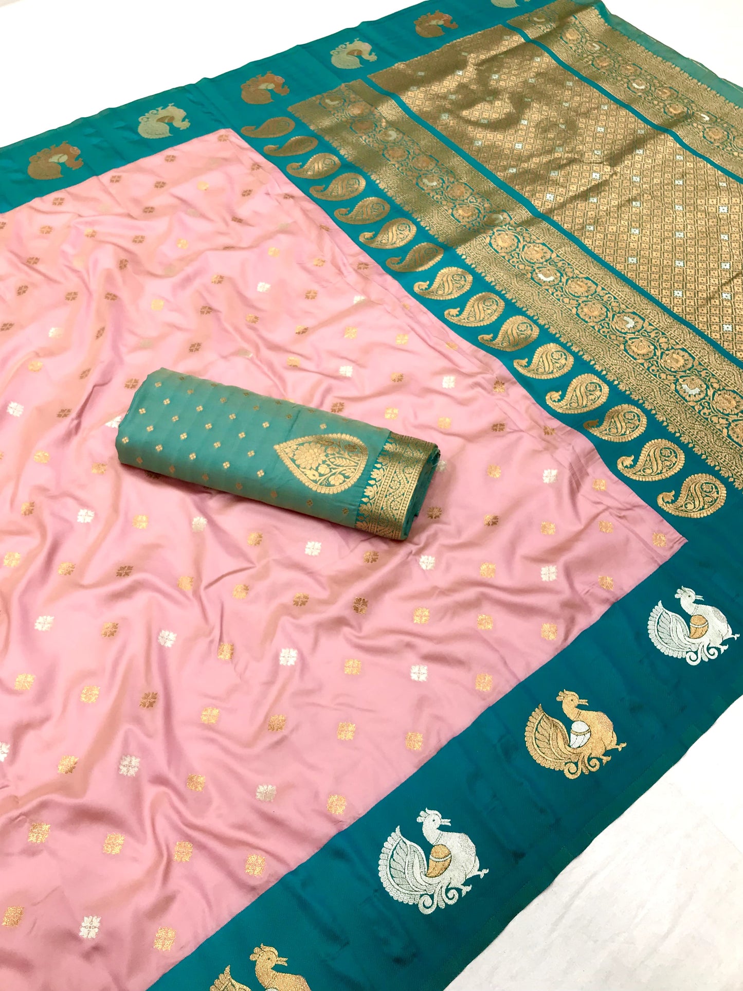 Peacock Motif Border Paithani