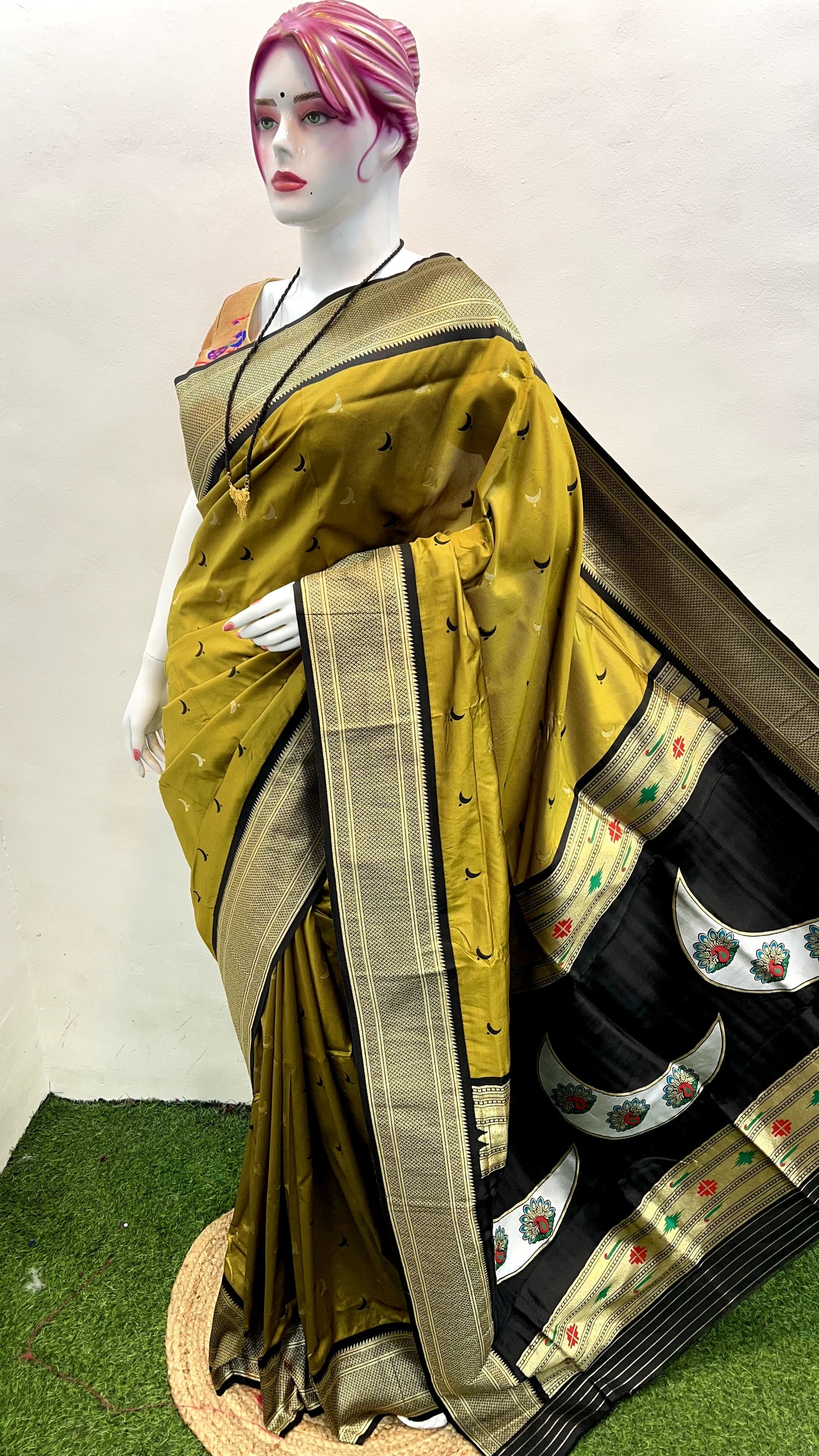 Chandrakor Kadiyal Paithani