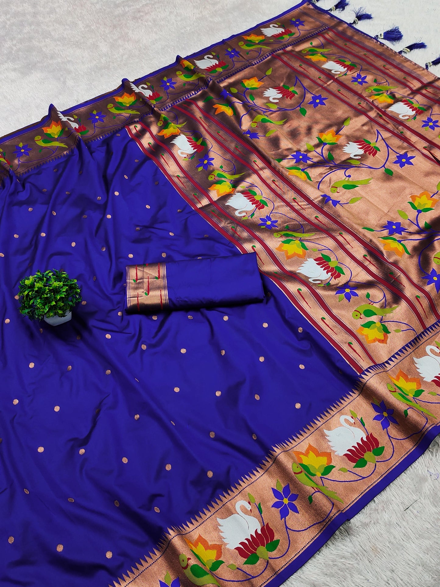 SBBP24- Swan Border Brocade Paithani !!