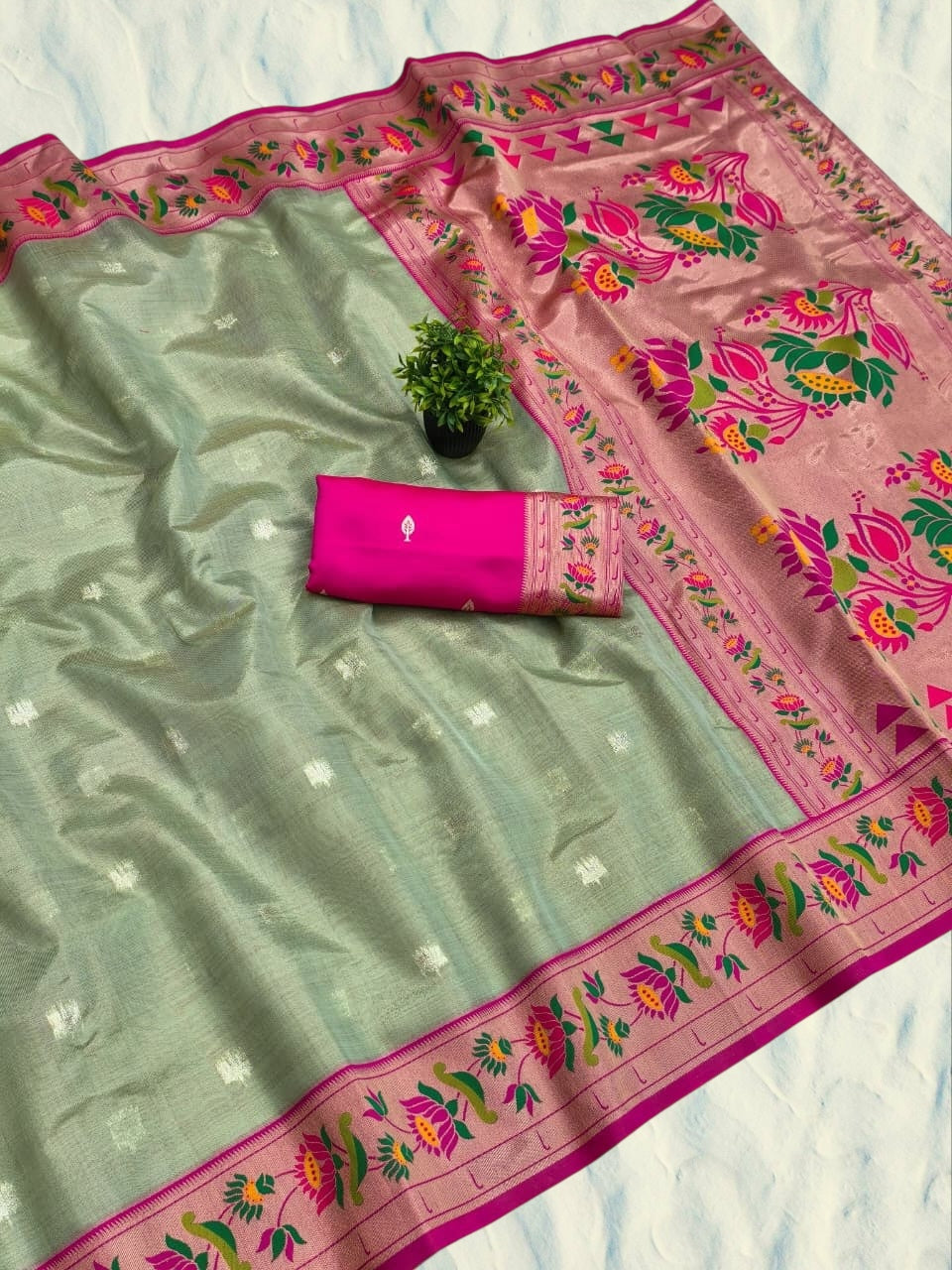 TL16 Tissue Lotus Paithani