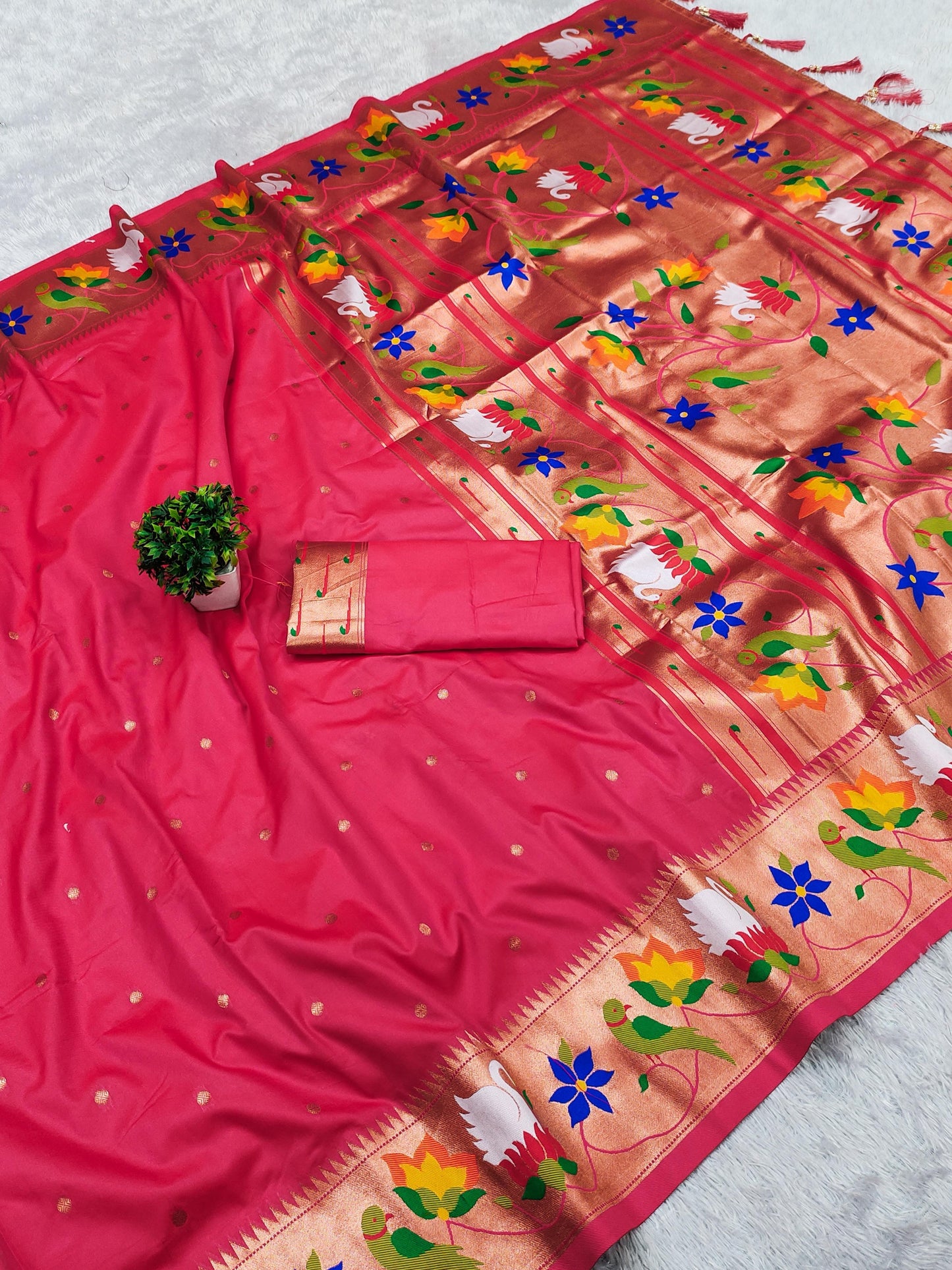 SBBP24- Swan Border Brocade Paithani !!