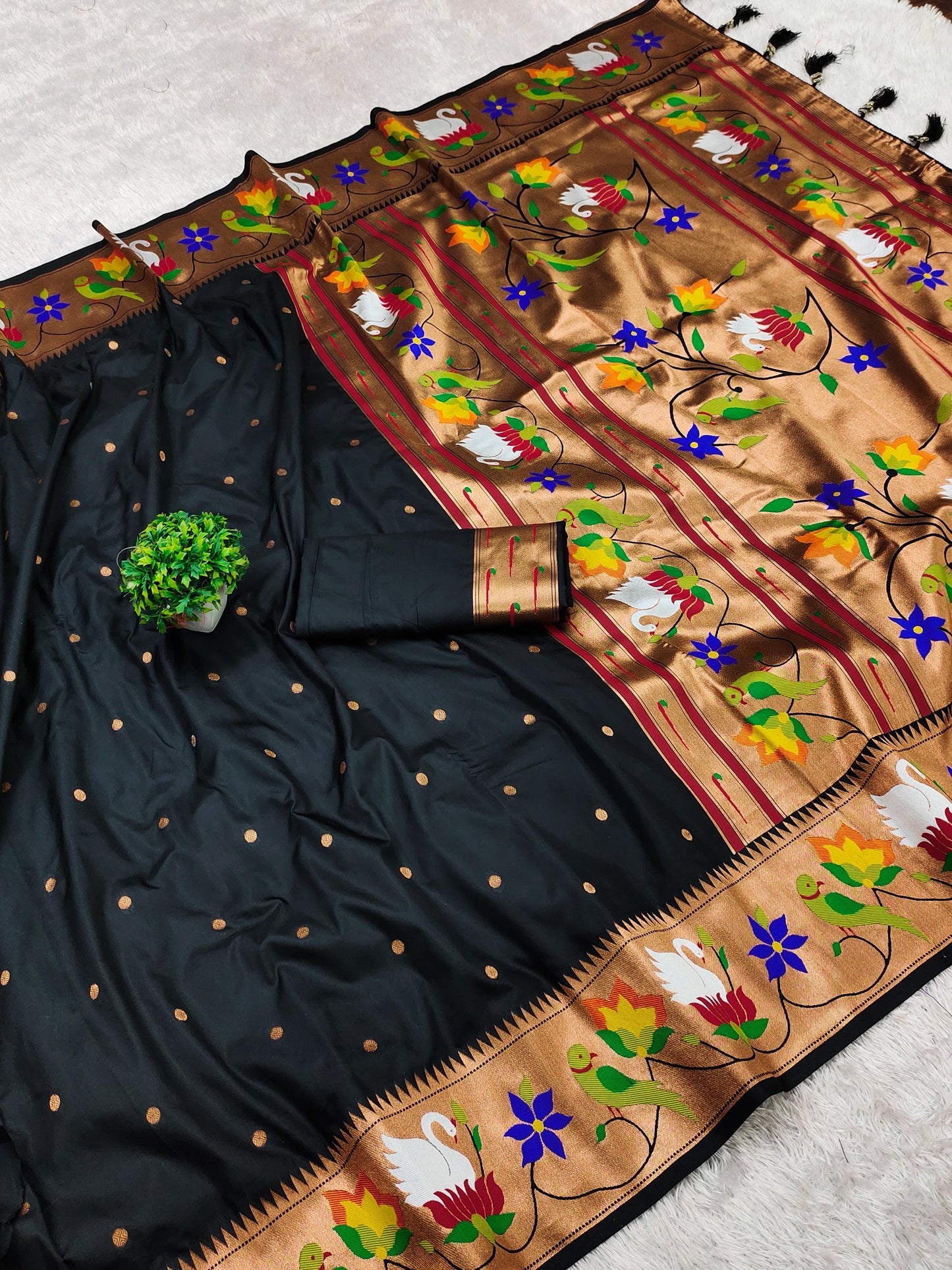 SBBP24- Swan Border Brocade Paithani !!