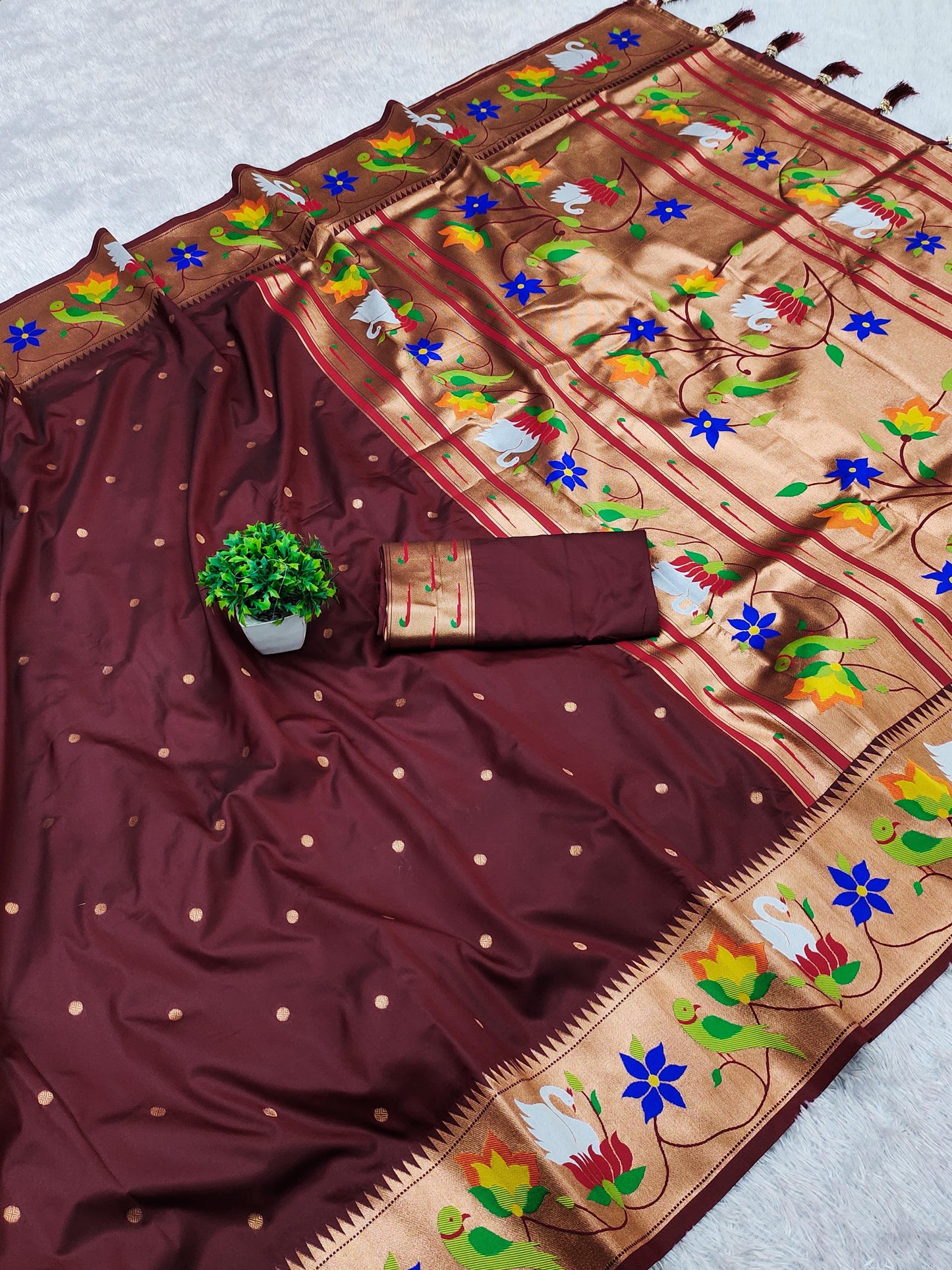 SBBP24- Swan Border Brocade Paithani !!