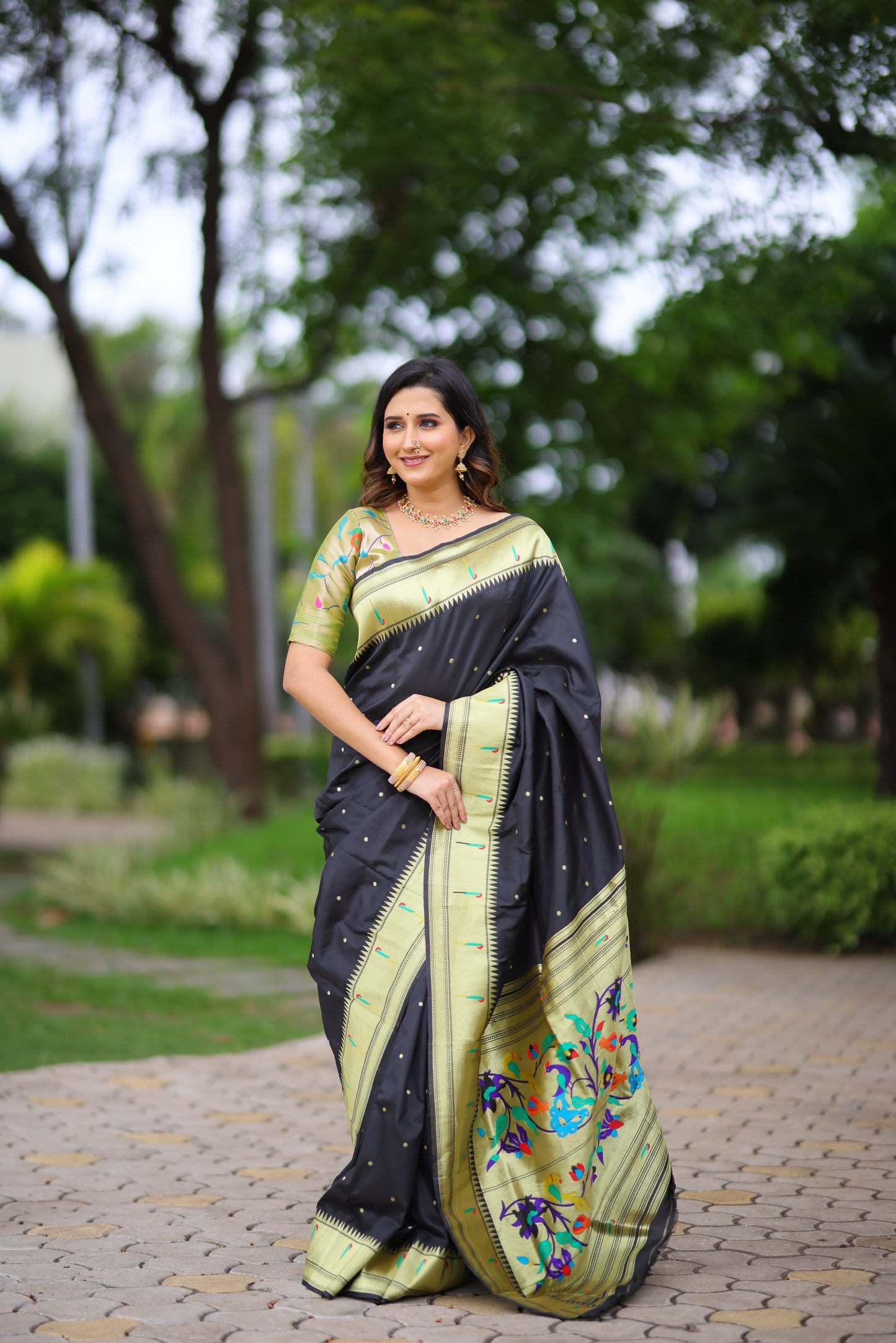 SMB01 - single Muniya Paithani