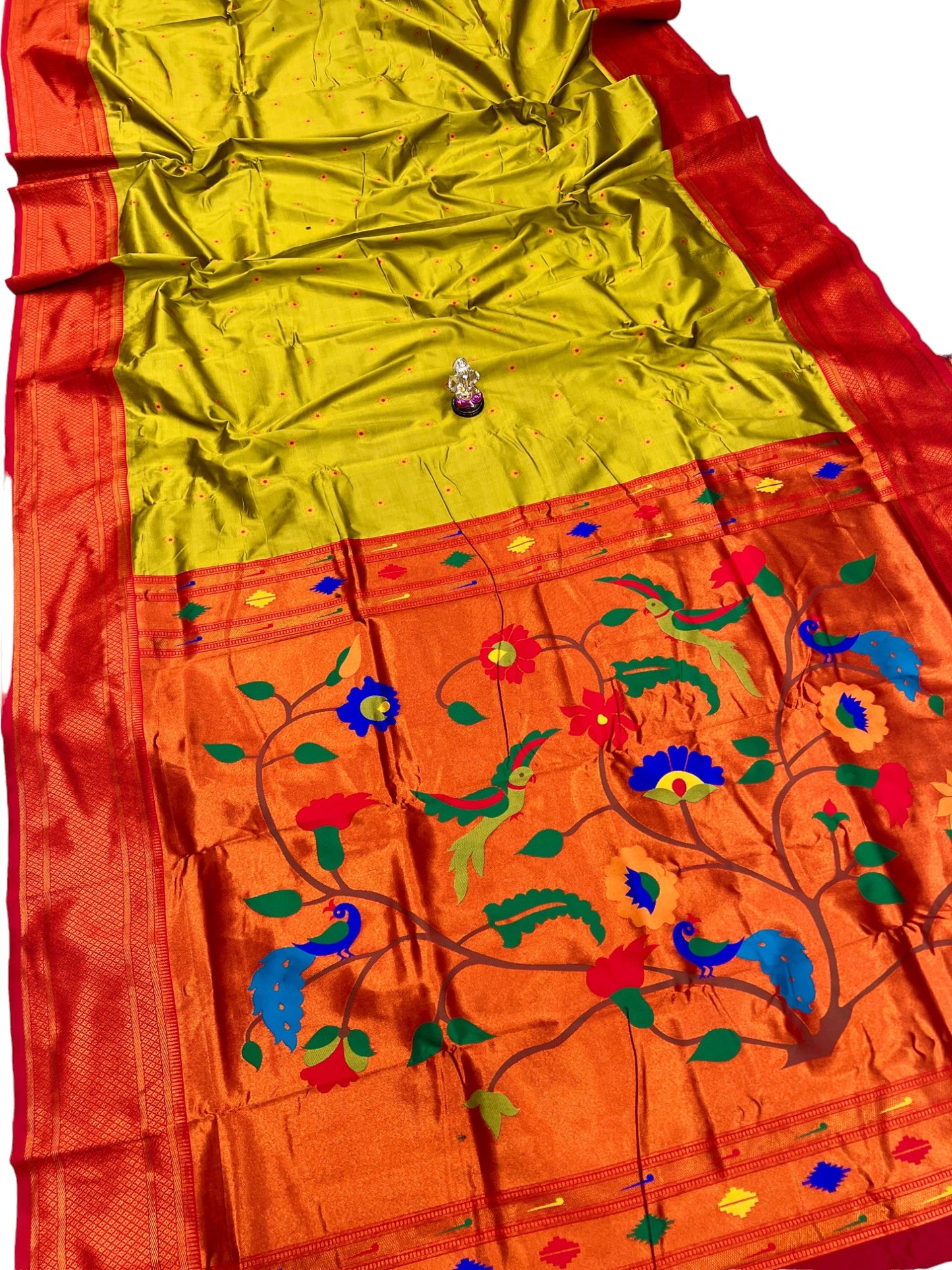 Ruhi Kadiyal Paithani